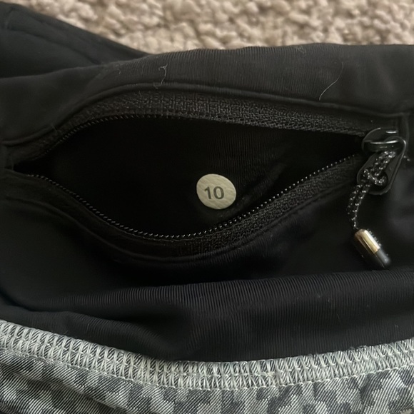 Lululemon Run Times shorts 4” - Picture 4 of 4